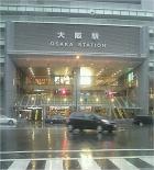 　新装されたJR大阪駅正面です、今日はあいにくの雨模様。^^;by 管理者
401x446(62KB)